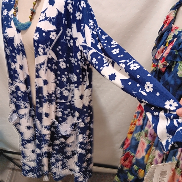 Woman's Cardigan  XL - Picture 7 of 8